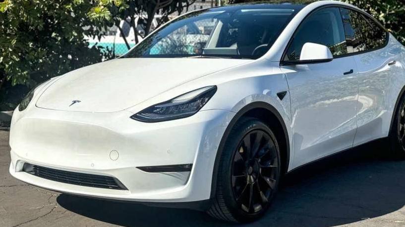 TESLA MODEL Y 2021 5YJYGDEE8MF157079 image